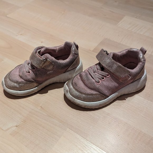 Joe Fresh Pink Sparkle Sneakers - Size 7, Comfortable and Playful! - Picture 2 of 4